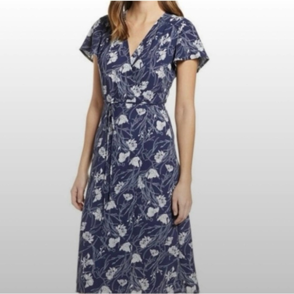 Leith Navy and White Floral Short Sleeve MIDI Wrap Dress Size Small